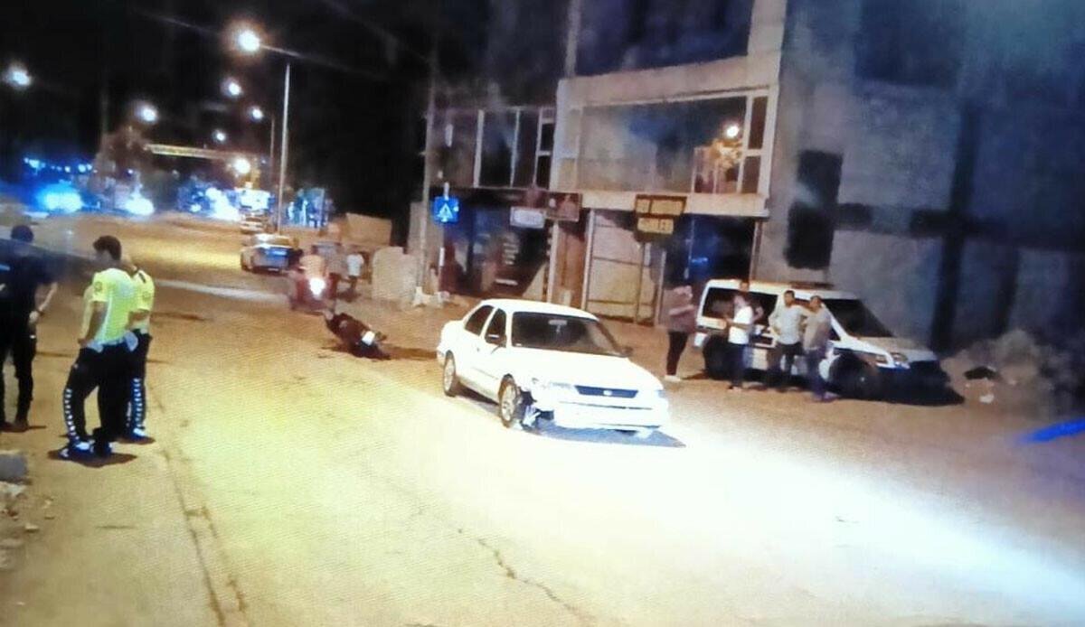 Otomobil ile motosikletle çarpıştı: 3 yaralı Otomobil ile motosikletle çarpıştı: 3 yaralı