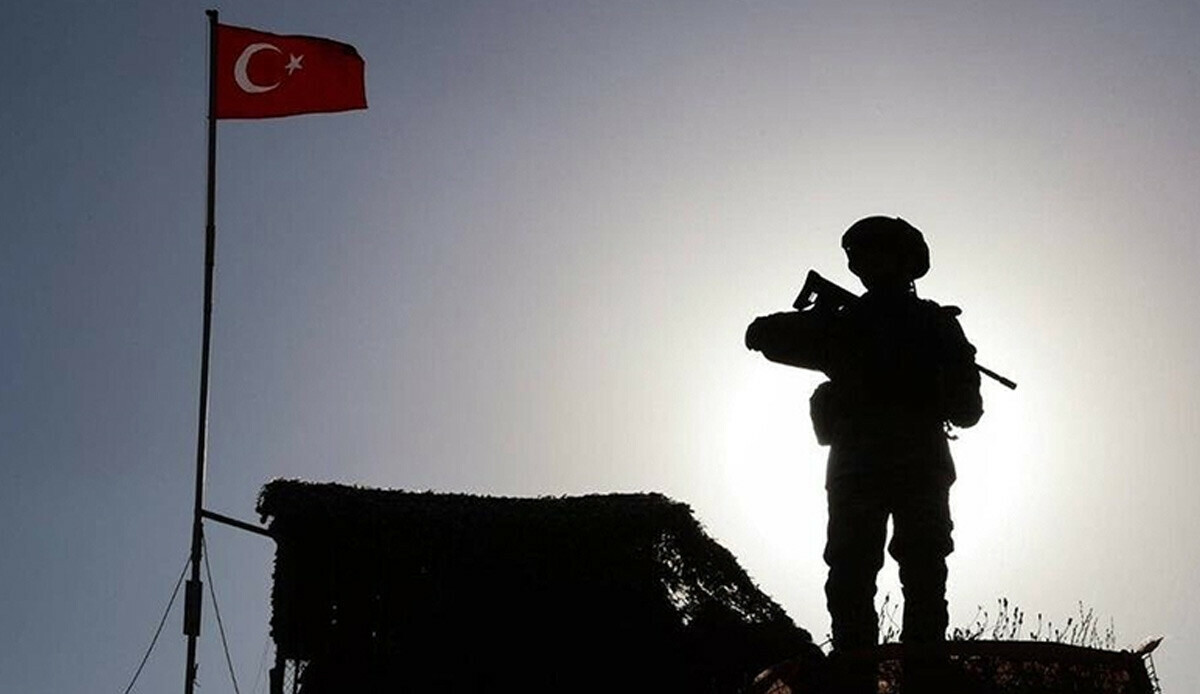 Suriye sınırından yasa dışı yollarla Türkiye'ye geçmek isteyen 6 kişi yakalandı Suriye sınırından yasa dışı yollarla Türkiye'ye geçmek isteyen 6 kişi yakalandı