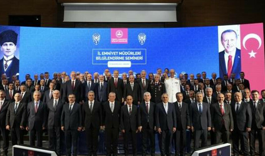 Bakan Yerlikaya'dan huzur ve güvenlik vurgusu: Referansımız hukuk ve insan haklarıdır Bakan Yerlikaya'dan huzur ve güvenlik vurgusu: Referansımız hukuk ve insan haklarıdır