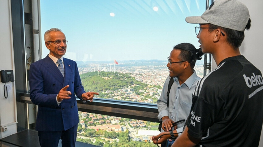 Çamlıca Kulesi'ne yabancı turist akını! Bakan Uraloğlu rakamları açıkladı