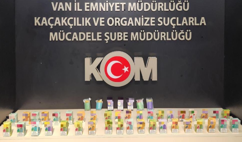 Van'da gümrük kaçakçılarına operasyon: Çok sayıda malzeme ele geçirildi Van'da gümrük kaçakçılarına operasyon: Çok sayıda malzeme ele geçirildi