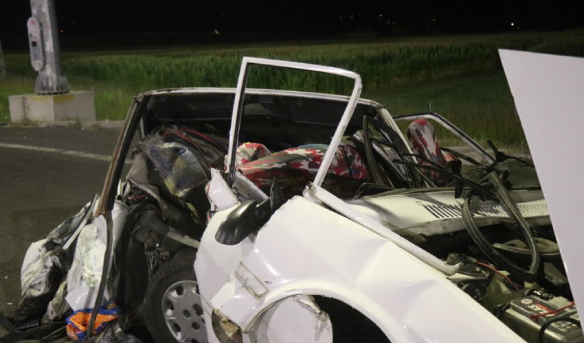 Otomobile cip çarptı: Kağıt gibi ezdi geçti Otomobile cip çarptı: Kağıt gibi ezdi geçti