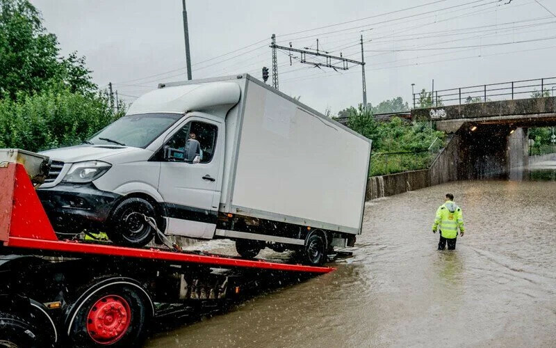 Kuzey Avrupa fırtına ve sellere teslim oldu: 1 ölü 2 yaralı Kuzey Avrupa fırtına ve sellere teslim oldu: 1 ölü 2 yaralı