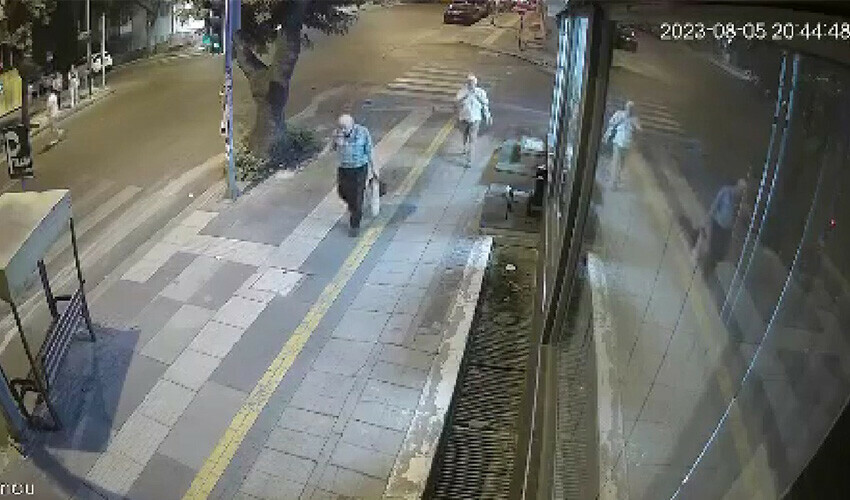 Yaptığı hırsızlığı görenler hayrete düştü! Rahat tavırları yok artık dedirtti Yaptığı hırsızlığı görenler hayrete düştü! Rahat tavırları yok artık dedirtti