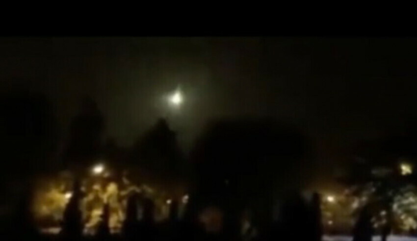 'İstanbul'a meteor düştü' iddiası gündem oldu: O anlar kameralara yansıdı 'İstanbul'a meteor düştü' iddiası gündem oldu: O anlar kameralara yansıdı