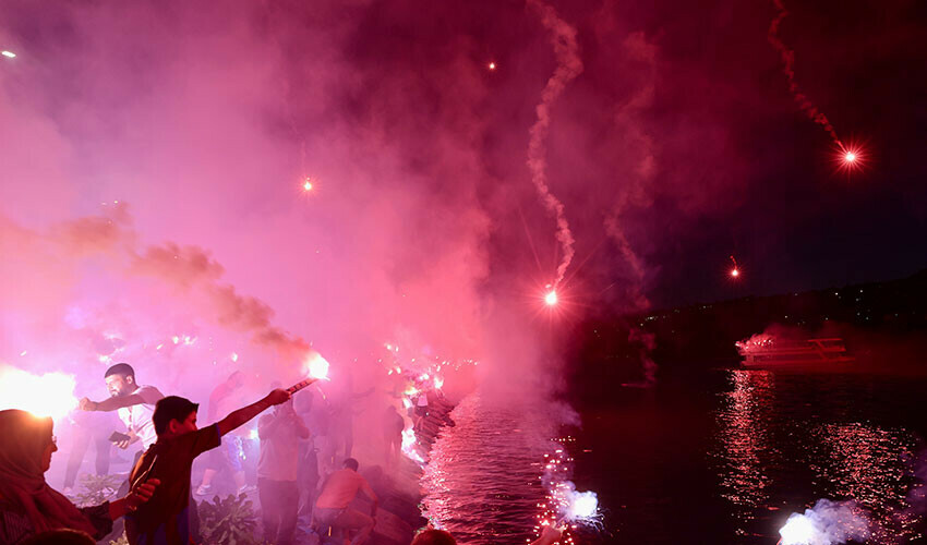 Trabzonspor, 56. kuruluş yıl dönümünü İstanbul'da kutladı! Sütlüce bordo-maviye döndü Trabzonspor, 56. kuruluş yıl dönümünü İstanbul'da kutladı! Sütlüce bordo-maviye döndü