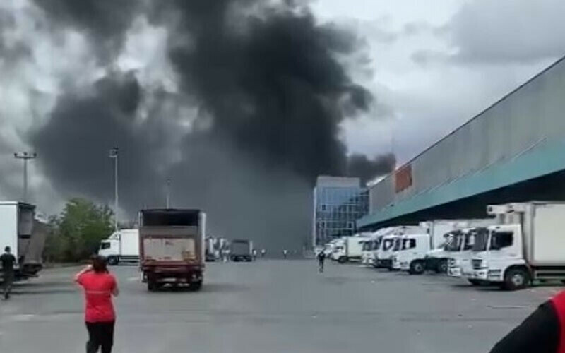 Son dakika... Çayırova'da market deposunda yangın: Çok sayıda ekip sevk edildi Son dakika... Çayırova'da market deposunda yangın: Çok sayıda ekip sevk edildi