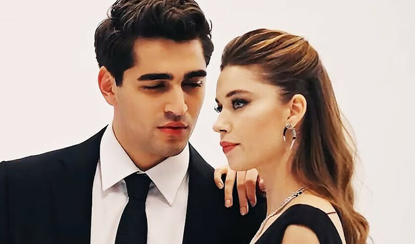 Mert Ramazan Demir ile Afra Saraçoğlu ayrıldı