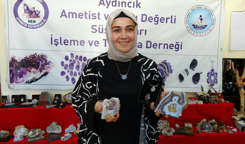 Hem şifalı hem enerji deposu! Değerli taşlar kadınların elinden çıkıyor: İşçiliği görenleri hayran bırakıyor