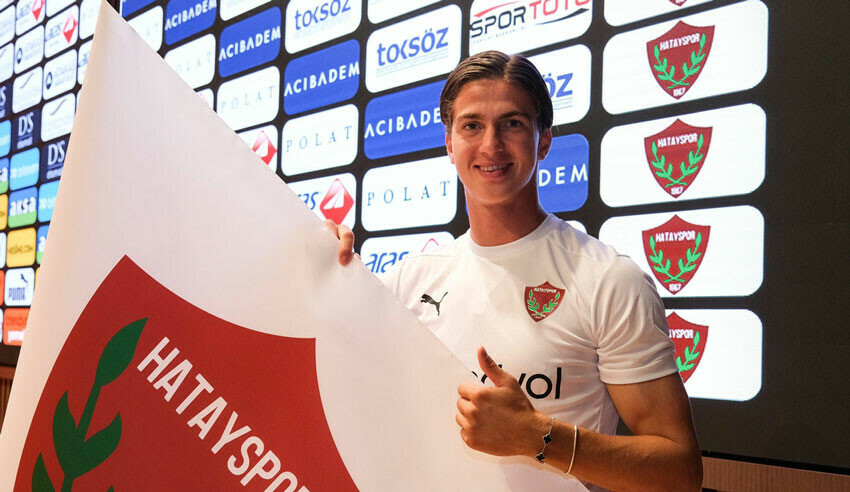 Hatayspor Teknik Direktörü Volkan Demirel Emre Mor'dan sonra Ömer Faruk Beyaz'a da el attı