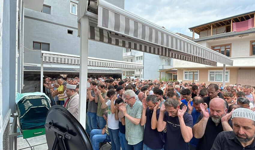 Başkasının hayatını kurtarmak için denize atladı, kendi canından oldu