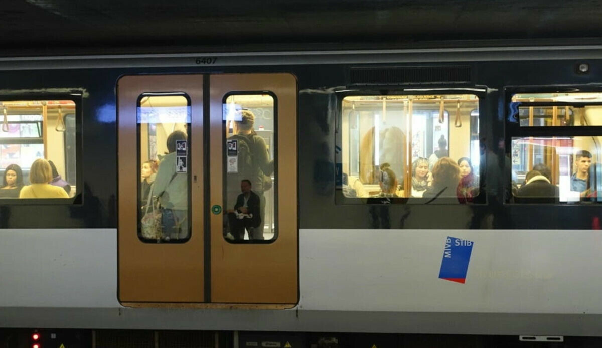 Belçika'da metro vagonuna zehirli madde atıldı: 2 kişi hastaneye kaldırıldı Belçika'da metro vagonuna zehirli madde atıldı: 2 kişi hastaneye kaldırıldı