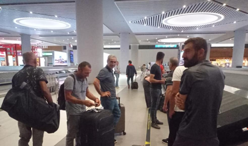 Nijer'deki Türk ve Azerbaycan vatandaşları özel seferle İstanbul'a getirildi Nijer'deki Türk ve Azerbaycan vatandaşları özel seferle İstanbul'a getirildi