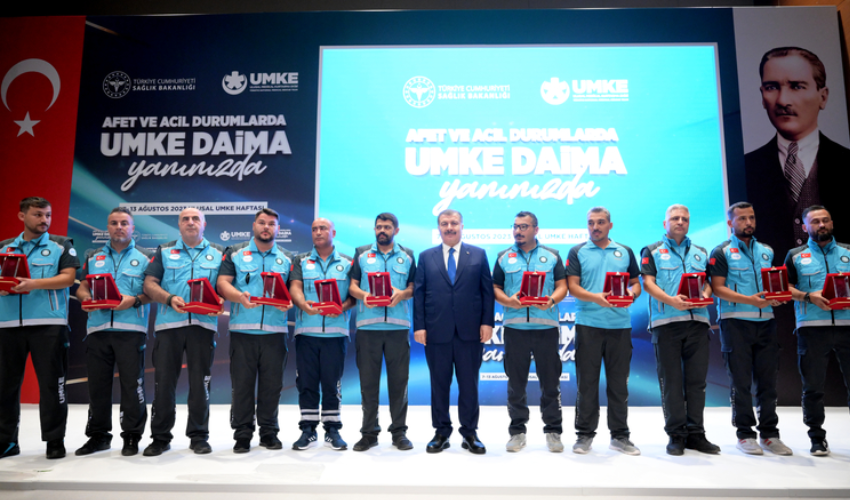 Bakan Koca duyurdu: UMKE Atak artık arama kurtarma faaliyetlerinde kullanılacak Bakan Koca duyurdu: UMKE Atak artık arama kurtarma faaliyetlerinde kullanılacak