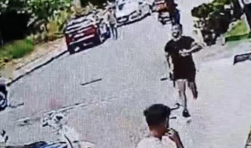 Esenyurt'ta pompalı tüfekli saldırı: Anbean kameralara yansıdı Esenyurt'ta pompalı tüfekli saldırı: Anbean kameralara yansıdı