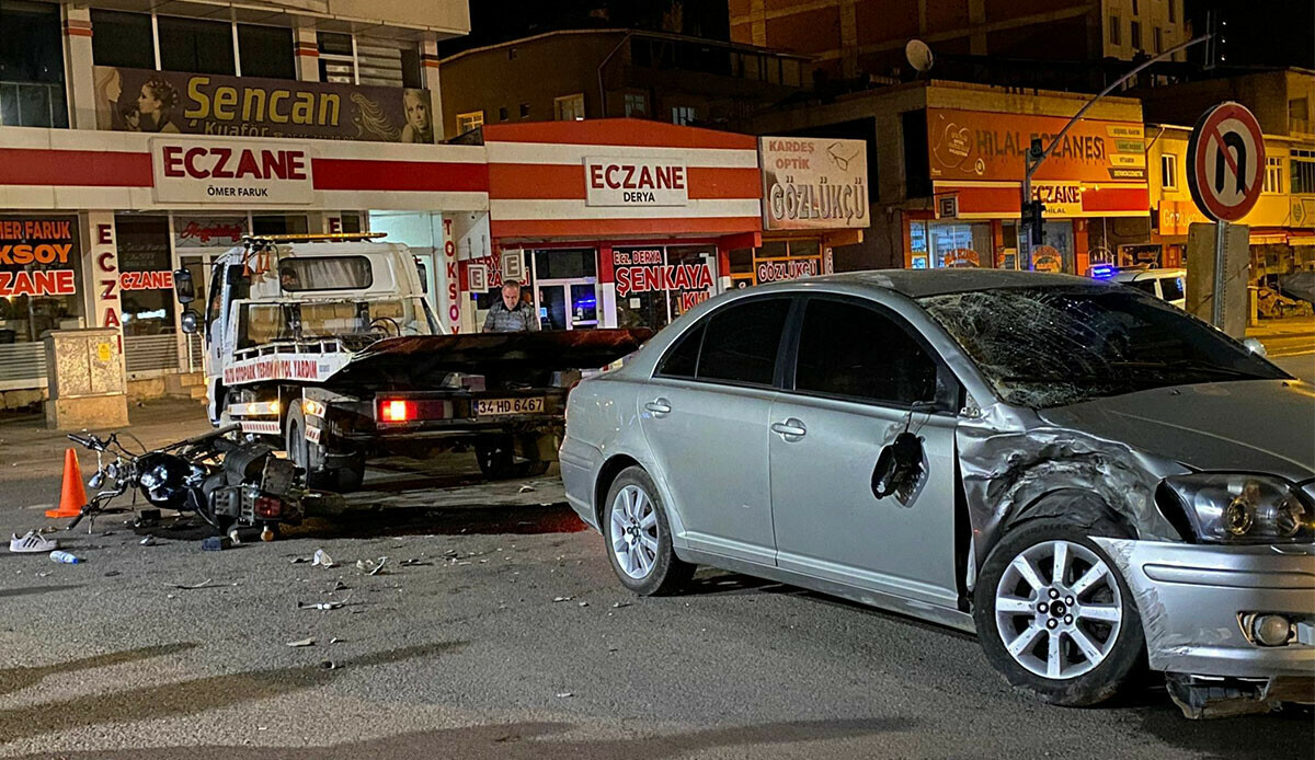 Motosiklet otomobille çarpıştı: 1 ölü, 1 yaralı