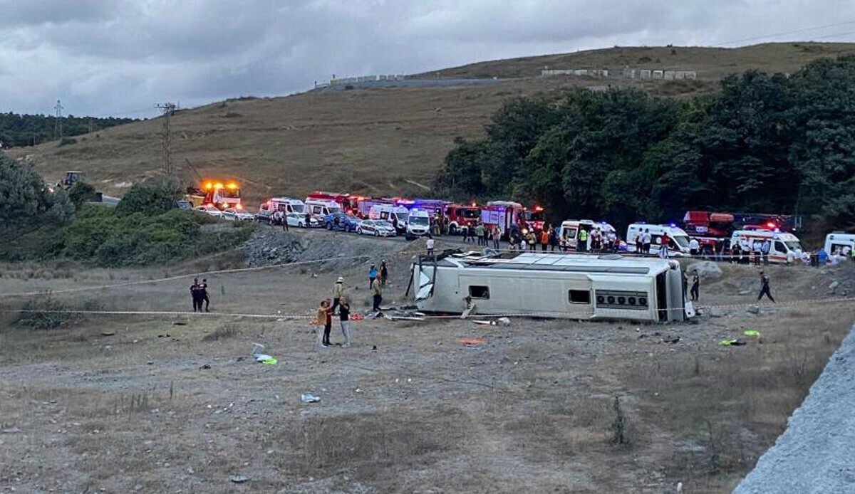 Son dakika: Kemerburgaz'da servis otobüsü devrildi: Çok sayıda yaralı var Son dakika: Kemerburgaz'da servis otobüsü devrildi: Çok sayıda yaralı var