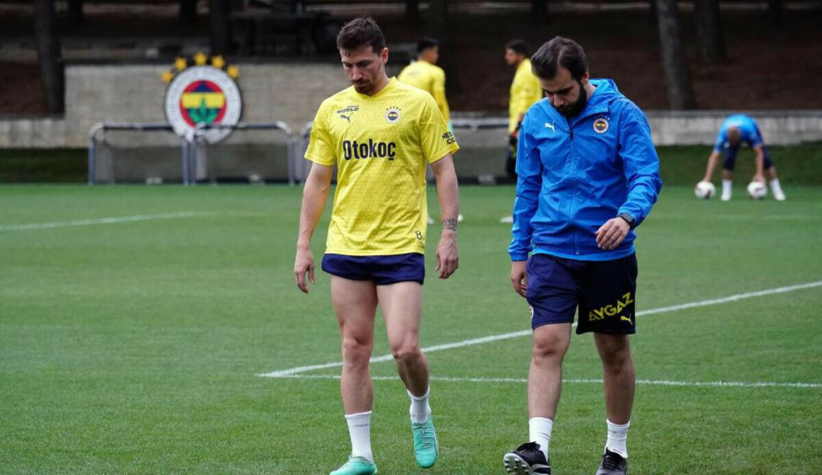 Mert Hakan Yandaş Maribor maçında yok, Serdar Aziz'in yerine Alexander Djiku kadroya alındı Mert Hakan Yandaş Maribor maçında yok, Serdar Aziz'in yerine Alexander Djiku kadroya alındı