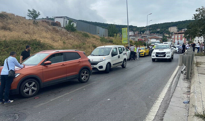 Vinç sürücüsü ortalığı savaş alanına çevirip kaçtı: 16 araç kaza yaptı Vinç sürücüsü ortalığı savaş alanına çevirip kaçtı: 16 araç kaza yaptı