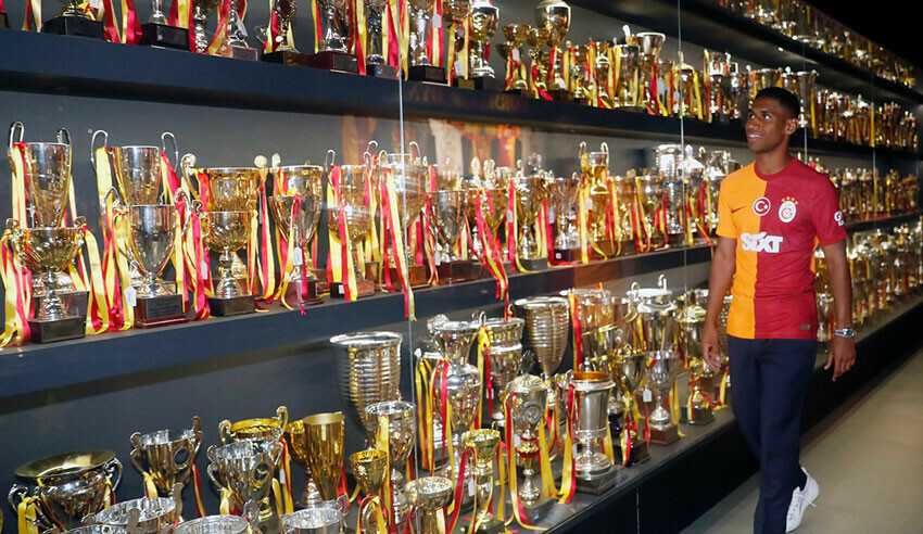 Son Dakika Galatasaray haberi: Cim Bom Tete transferini KAP'a bildirdi