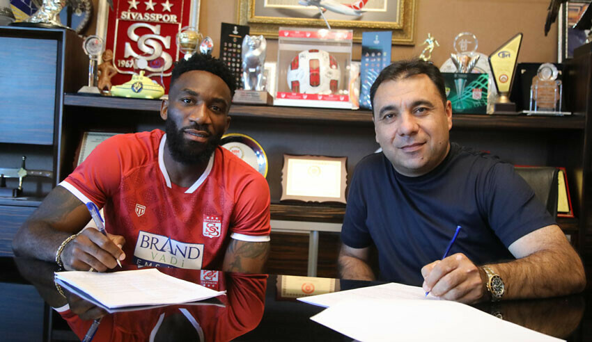 Sivasspor'da Yunan stoper modası devam ediyor; Achilleas Poungouras'tan 2 yıllık imza