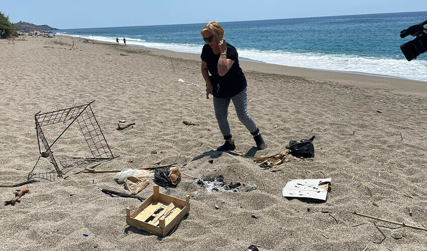 Caretta caretta yuvasının üzerinde yaptıkları yürekleri sızlattı: Çevreciler gözyaşlarına boğuldu