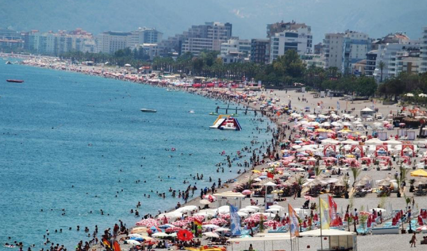 Turistler Antalya'ya akın ediyor: Rekorlar yılını geride bıraktı
