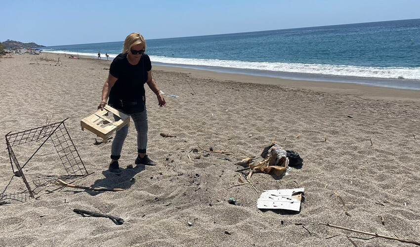 Caretta caretta yuvasının üzerinde yaptıkları yürekleri sızlattı: Çevreciler gözyaşlarına boğuldu
