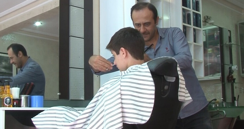 Berberlerin yeni tarifesi bölgeden bölgeye değişiyor! Nişantaşı'nda 500, Esenyurt'ta 100 TL Berberlerin yeni tarifesi bölgeden bölgeye değişiyor! Nişantaşı'nda 500, Esenyurt'ta 100 TL