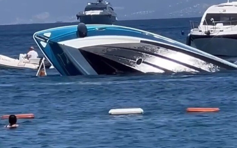 Kurtarma çabaları çaresiz kaldı! Bodrum’da lüks motoryat dakikalar için suya gömüldü Kurtarma çabaları çaresiz kaldı! Bodrum’da lüks motoryat dakikalar için suya gömüldü