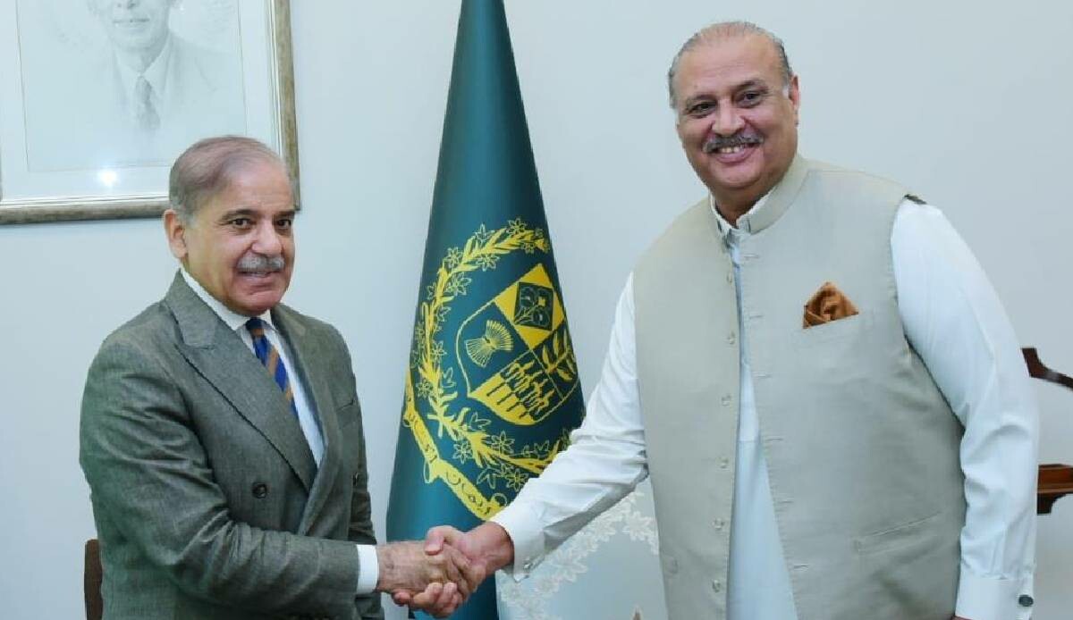 Pakistan’da geçici hükümetin başbakanı belli oldu Pakistan’da geçici hükümetin başbakanı belli oldu