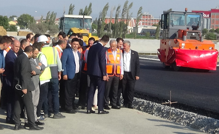 Bakan Uraloğlu Balıkesir'de açıkladı: 25-30 dakikalık yol 5-6 dakikalara düşecek Bakan Uraloğlu Balıkesir'de açıkladı: 25-30 dakikalık yol 5-6 dakikalara düşecek