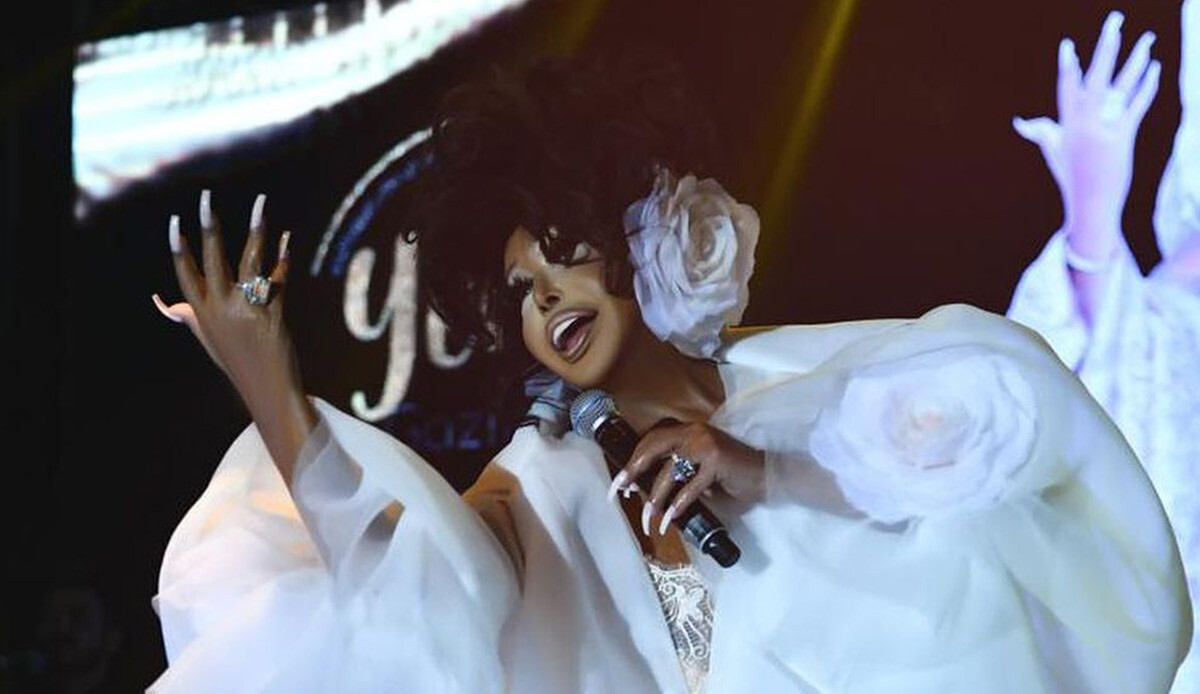 Bülent Ersoy’a ‘Barbie’ imajı… Sahneye pembeler içinde çıktı, görenler inanamadı