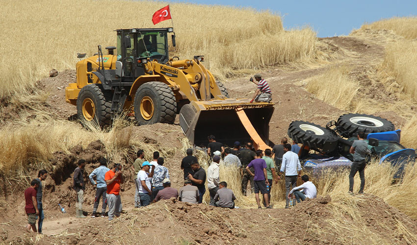 Buğday tarlasında yangın: 3 bin dönümlük emek kül oldu