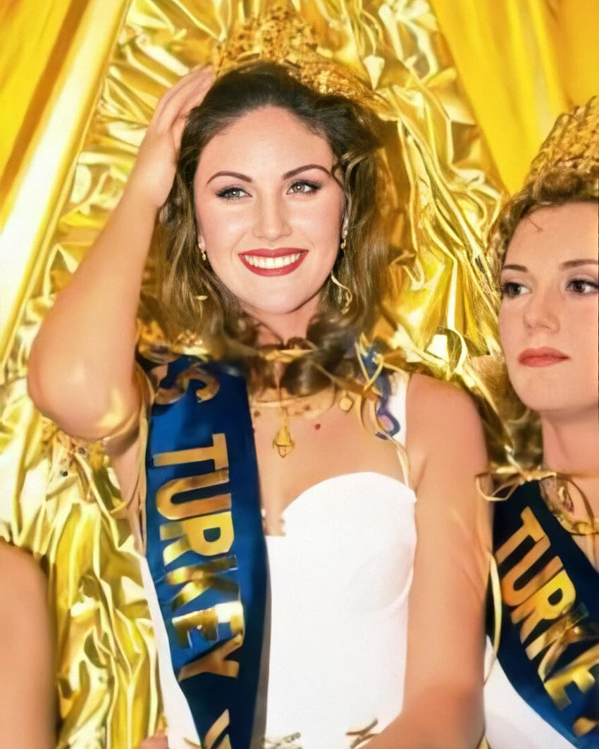 Paylaştığı fotoğrafla geçmişi andı… Bu küçük kız şimdi 46 yaşında, 2 çocuk annesi Paylaştığı fotoğrafla geçmişi andı… Bu küçük kız şimdi 46 yaşında, 2 çocuk annesi