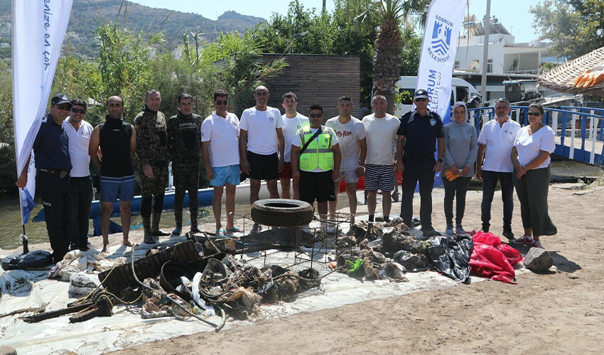 Kilolarca atık kıyıya çıkarıldı: Deniz temizleme çalışmaları devam ediyor