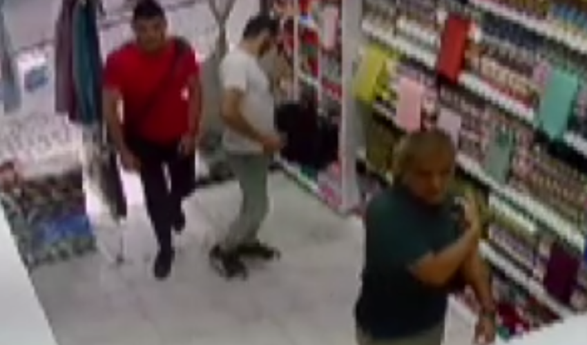 Ticaretleri bozuldu: Dükkanı basıp, çalışanı darp ettiler