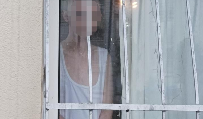 Yürek yakan iddia: Engelli oğlunun ellerini kelepçeledi