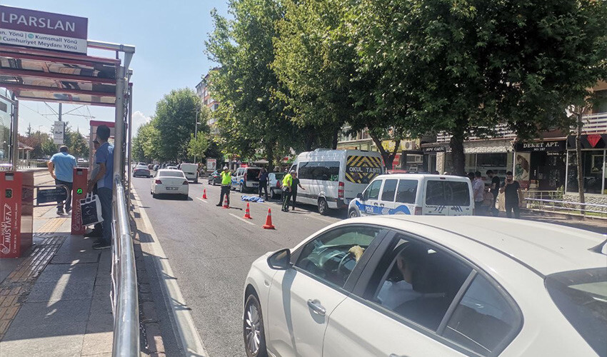 Korkunç kaza: Yaşlı adam metrelerce havaya uçtu Korkunç kaza: Yaşlı adam metrelerce havaya uçtu