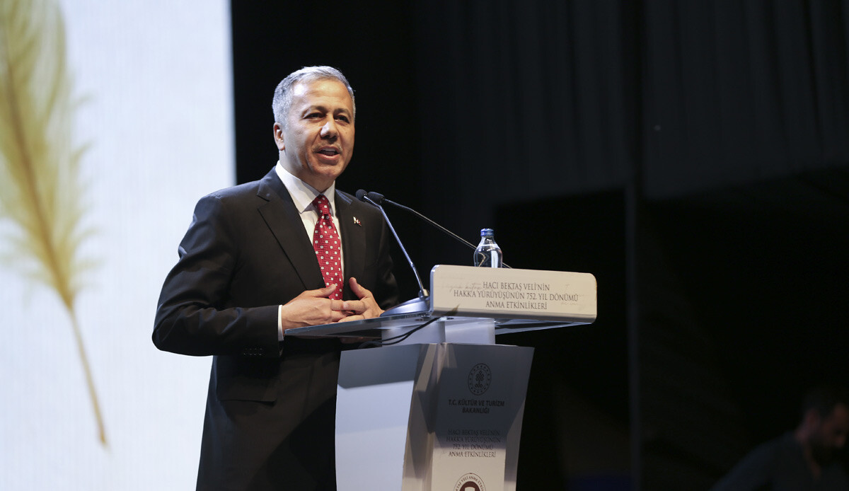 Bakan Yerlikaya'dan Türkiye Yüzyılı mesajı: Kimlik siyaseti değil birlik ve kucaklaşma siyaseti Bakan Yerlikaya'dan Türkiye Yüzyılı mesajı: Kimlik siyaseti değil birlik ve kucaklaşma siyaseti