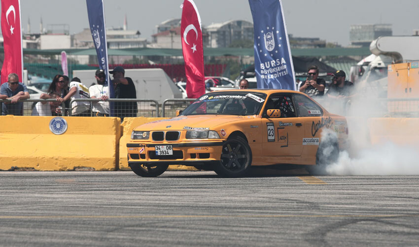 Ülkenin en hızlıları bir araya geldi: Ortalık toz duman oldu