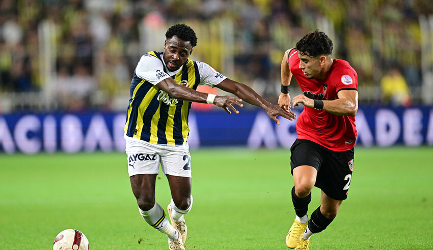 Fenerbahçe - Gaziantep FK maçında sakatlanan Bright Osayi Samuel oyuna devam edemedi Fenerbahçe - Gaziantep FK maçında sakatlanan Bright Osayi Samuel oyuna devam edemedi