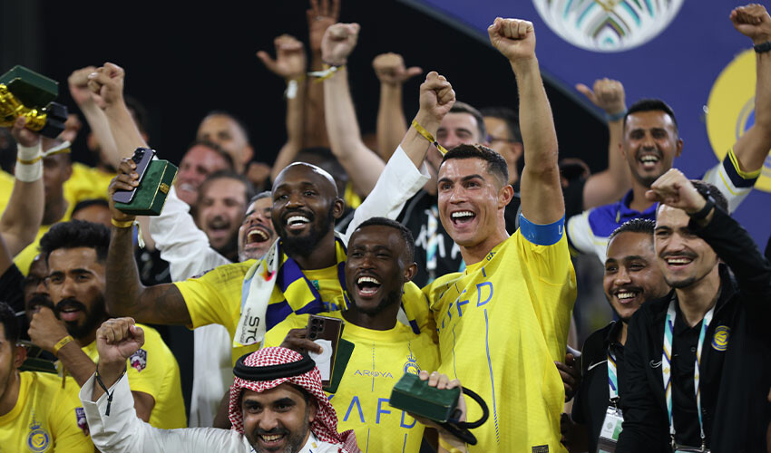 Ronaldo Al-Nassr'da ilk kupasını kazandı! Jorge Jesus saha kenarında çıldırdı Ronaldo Al-Nassr'da ilk kupasını kazandı! Jorge Jesus saha kenarında çıldırdı