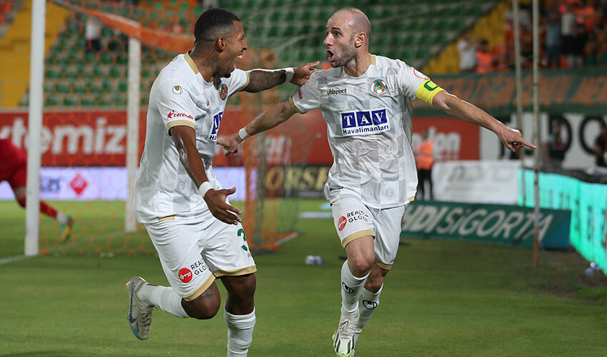 Alanyaspor - Başakşehir (2-0 ÖZET) Emre Belözoğlu sezona kayıpla başladı