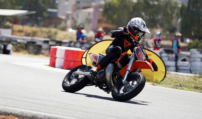 Daha 11 yaşında! Minik motosikletçi şampiyonluğa oynuyor