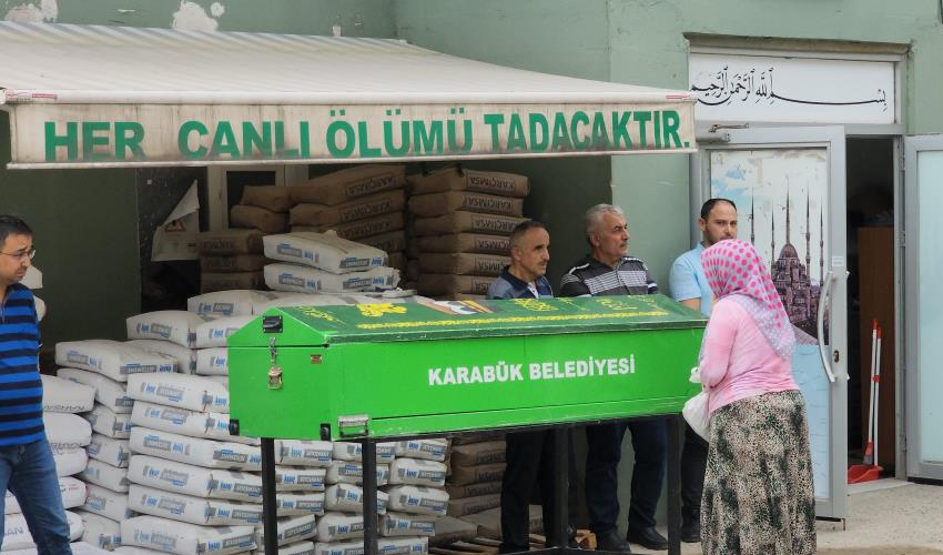 Düşen terliğini denizden almak istedi, boğularak canından oldu