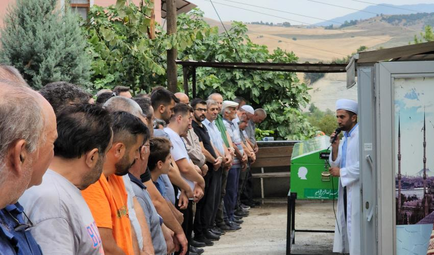 Düşen terliğini denizden almak istedi, boğularak canından oldu