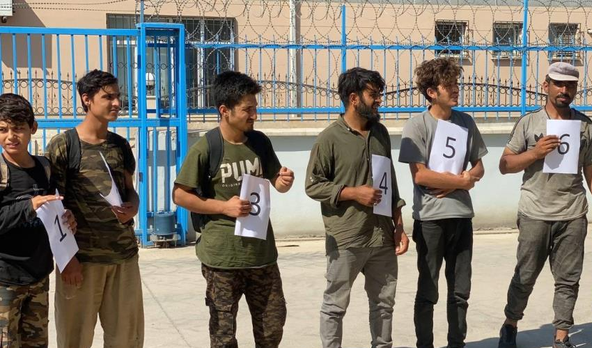 İstanbul'a gitmek için yola çıkan, 50 kaçak göçmen yakalandı İstanbul'a gitmek için yola çıkan, 50 kaçak göçmen yakalandı