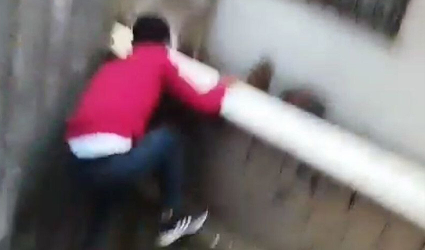 Örümcek adam hikayesi Sultangazi'de gerçek oldu, hırsızın o anları kamerada Örümcek adam hikayesi Sultangazi'de gerçek oldu, hırsızın o anları kamerada