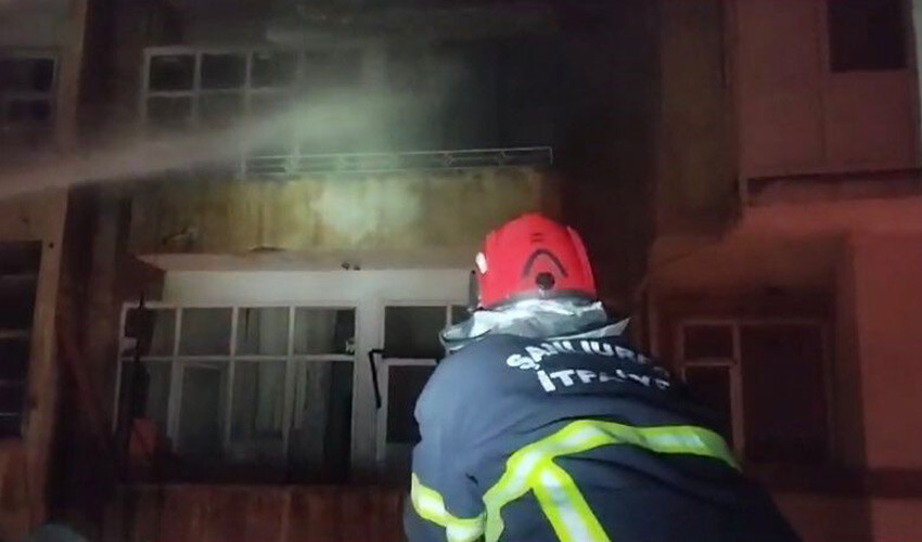 Kahraman itfaiye eri baygın haldeki kadını kurtardı, o anlar kameraya yansıdı